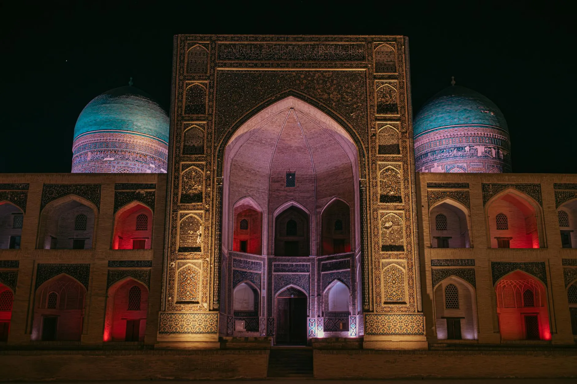 Bukhara, Uzbekistan — Stunning illuminated view of Po-i-Kalyan complex in Bukhara, Uzbekistan, showcasing Islamic architecture.