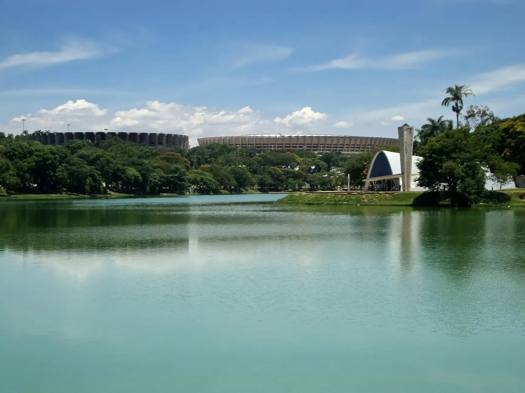 Belo Horizonte, Brazil — Scenic view of Pampulha Lake with iconic architectural structures in Belo Horizonte, Brazil.
