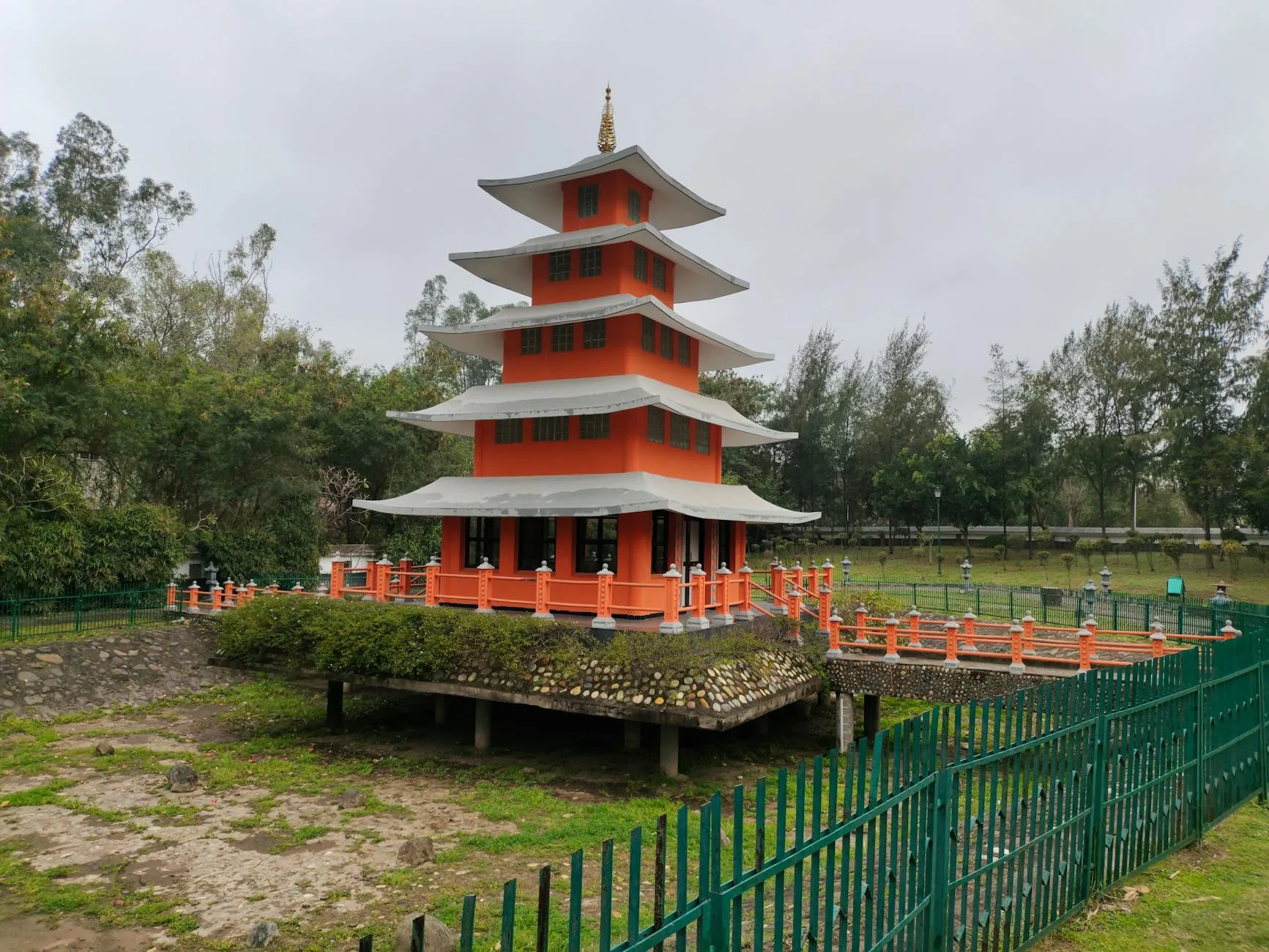 Chandigarh, India — Scenic view of the Japanese pagoda in Chandigarh's Rock Garden, India.