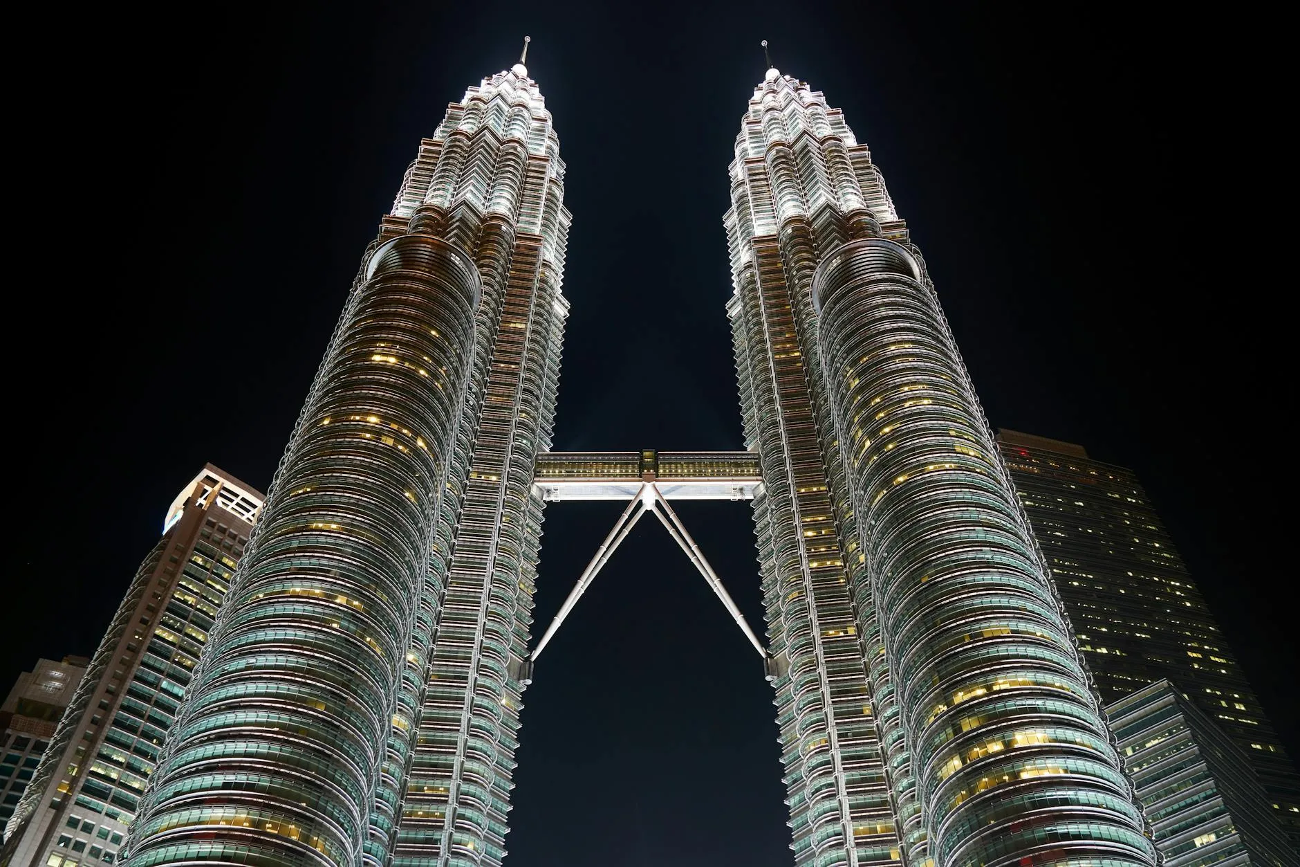 Kuala Lumpur Malaysia — Petronas Twin Towers, KLCC, multicultural capital