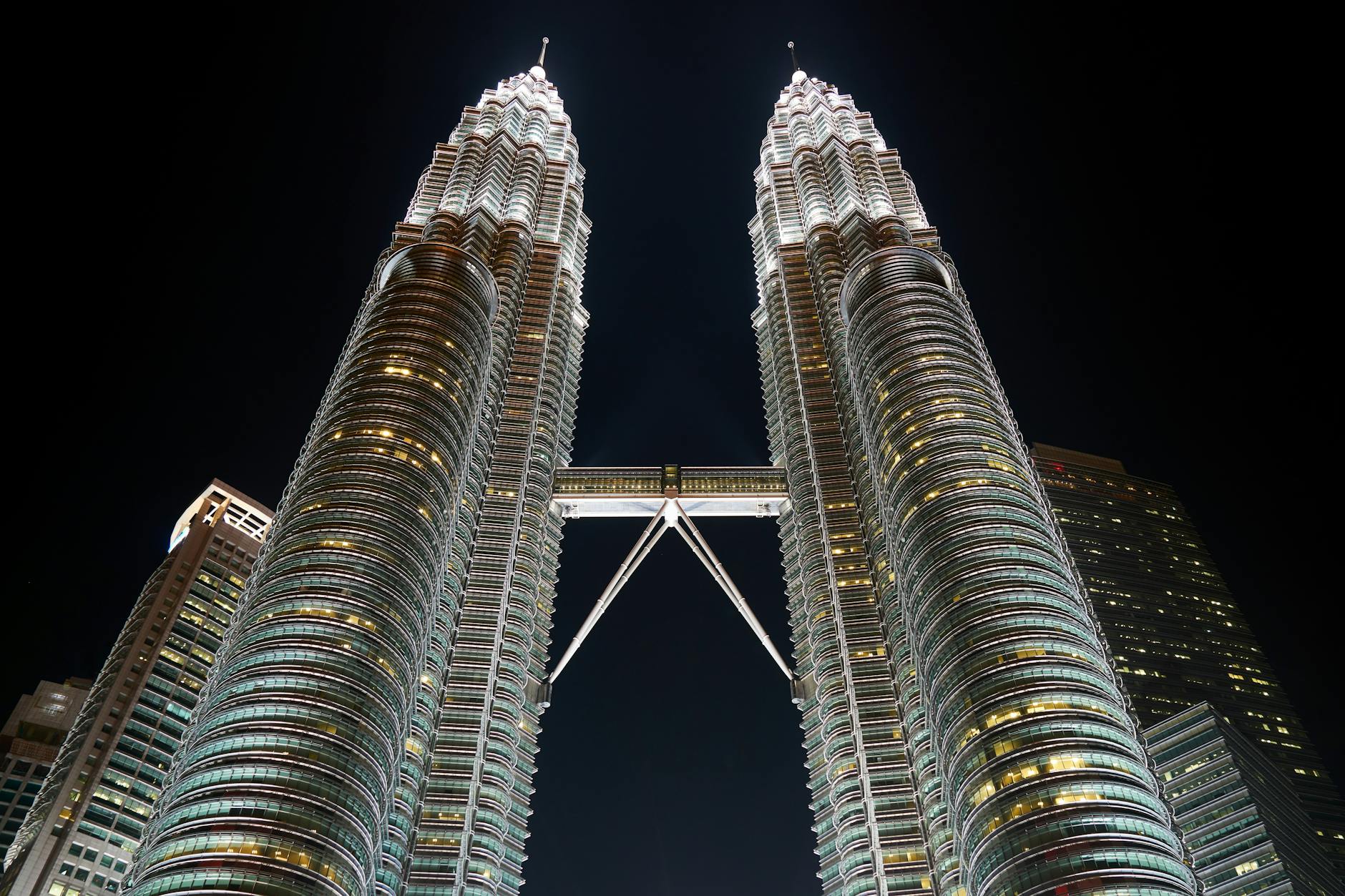 Kuala Lumpur Malaysia — Petronas Towers + skyline