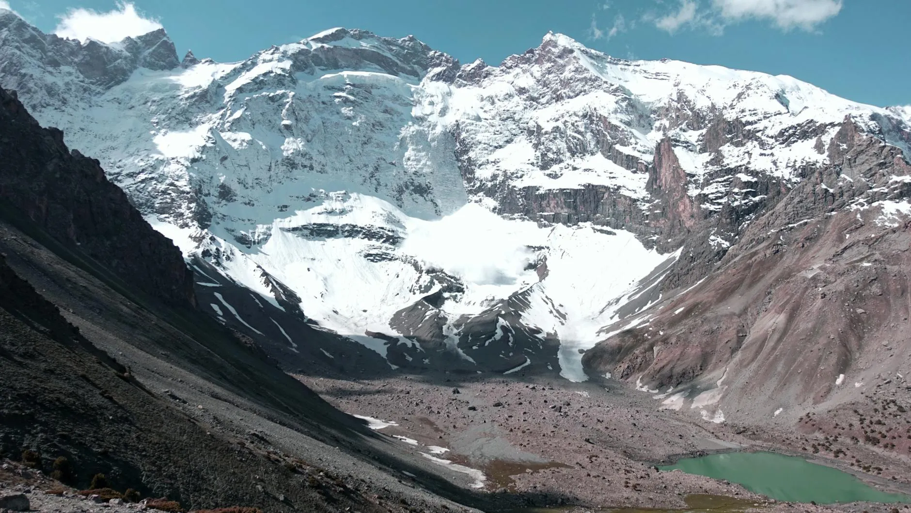Khujand, Tajikistan — Stunning view of snow-capped mountains in Tajikistan, showcasing rugged glaciers and serene landscapes.