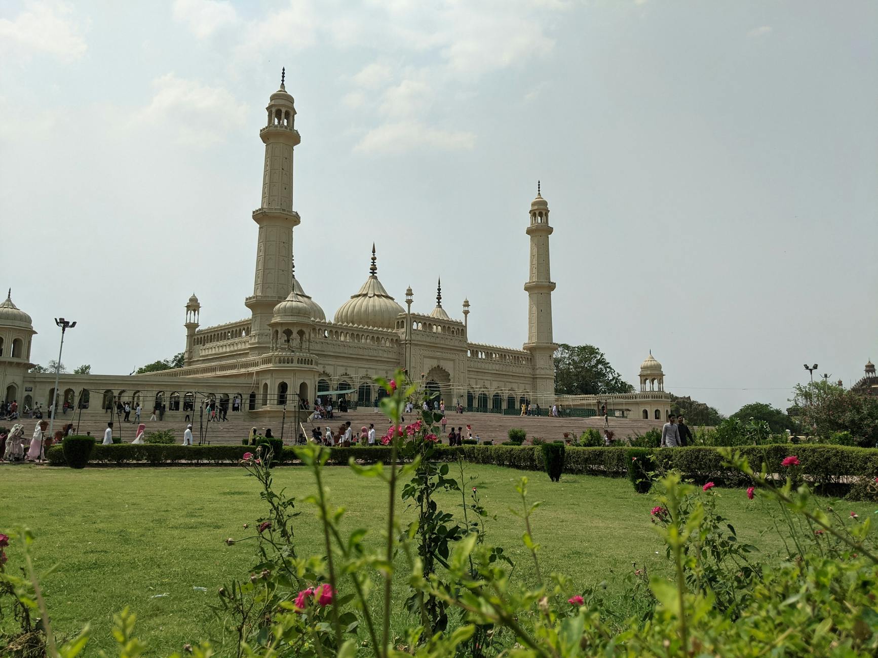 Lucknow, India — Stunning view of Bara Imambara and gardens in Lucknow, India under a bright sky.