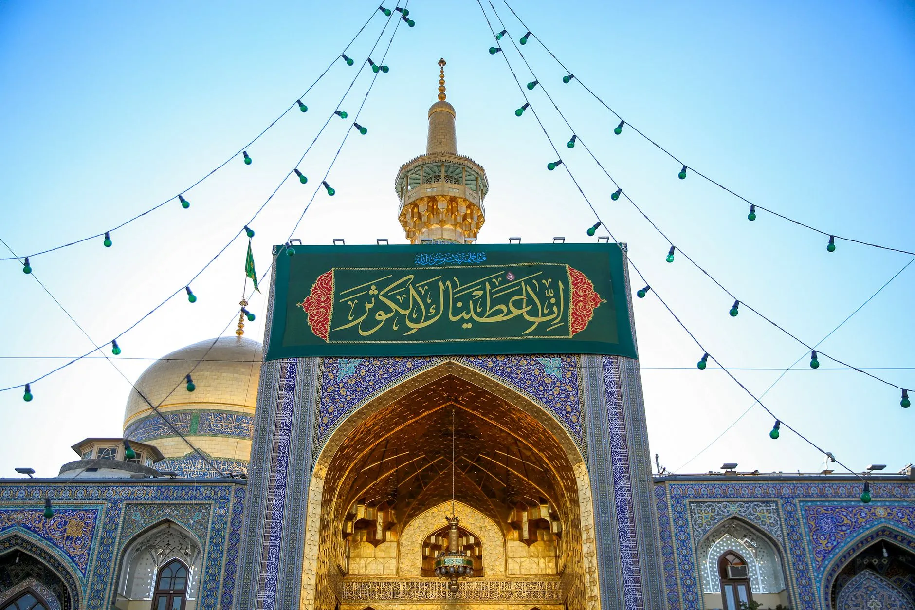 Mashhad, Iran — Stunning view of the Imam Reza Shrine in Mashhad, Iran, highlighting its intricate architecture.