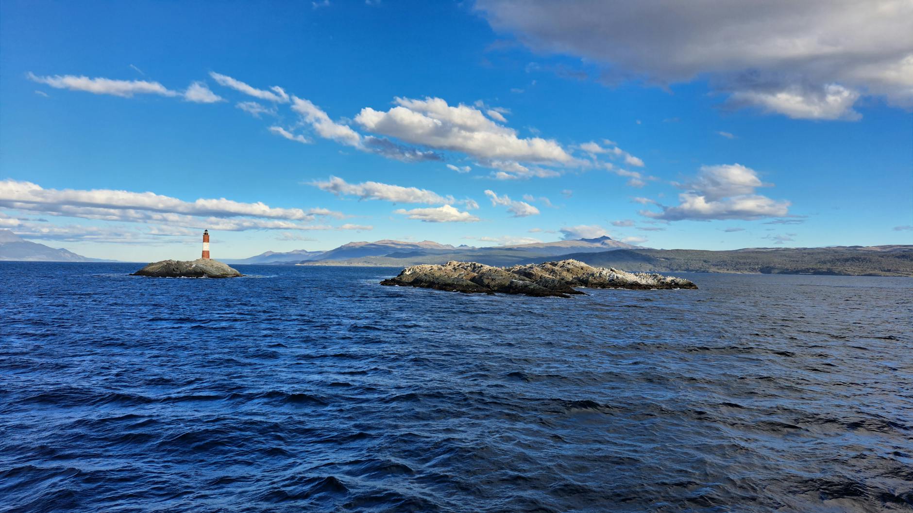 Ushuaia, Argentina — Scenic view of Les Eclaireurs Lighthouse at Ushuaia's Beagle Channel in Tierra del Fuego.