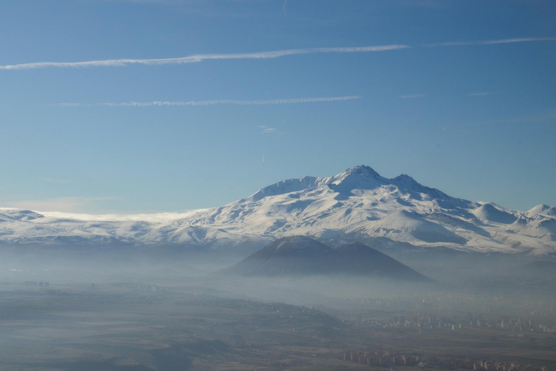 Kayseri, Türkiye — Aerial view of Mount Erciyes with snow and clouds in Kayseri, Turkey.