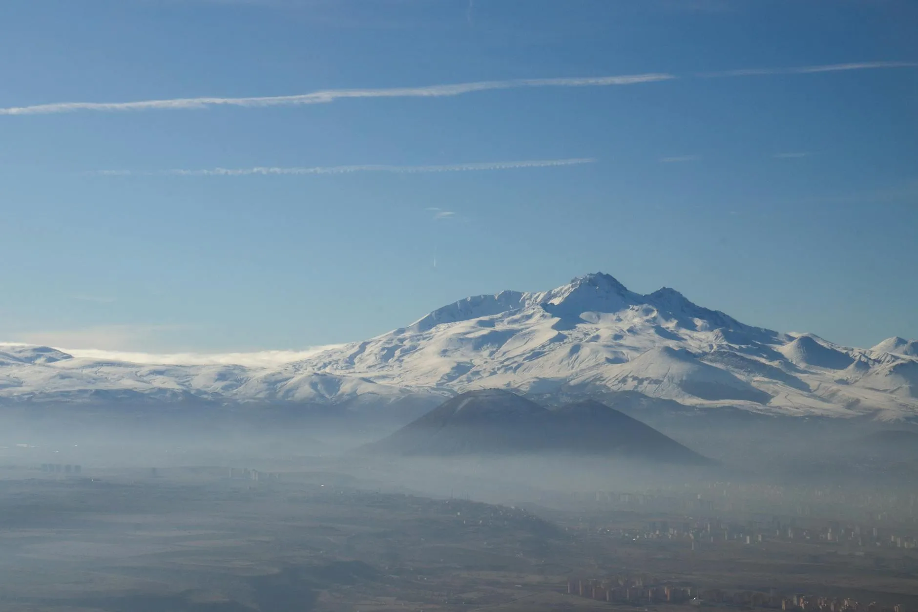 Kayseri, Türkiye — Aerial view of Mount Erciyes with snow and clouds in Kayseri, Turkey.
