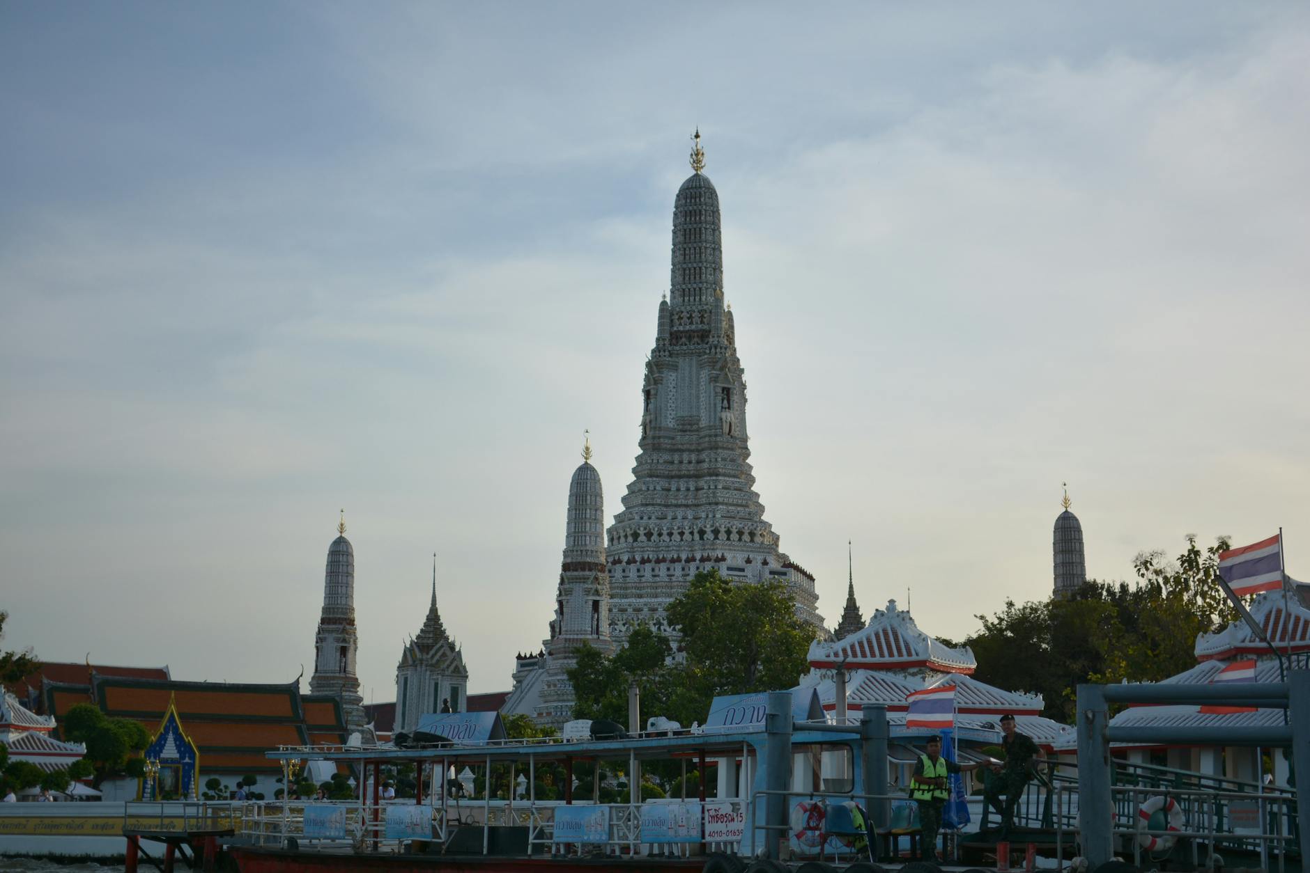 Bangkok, Thailand — Wat Arun / Chao Phraya river