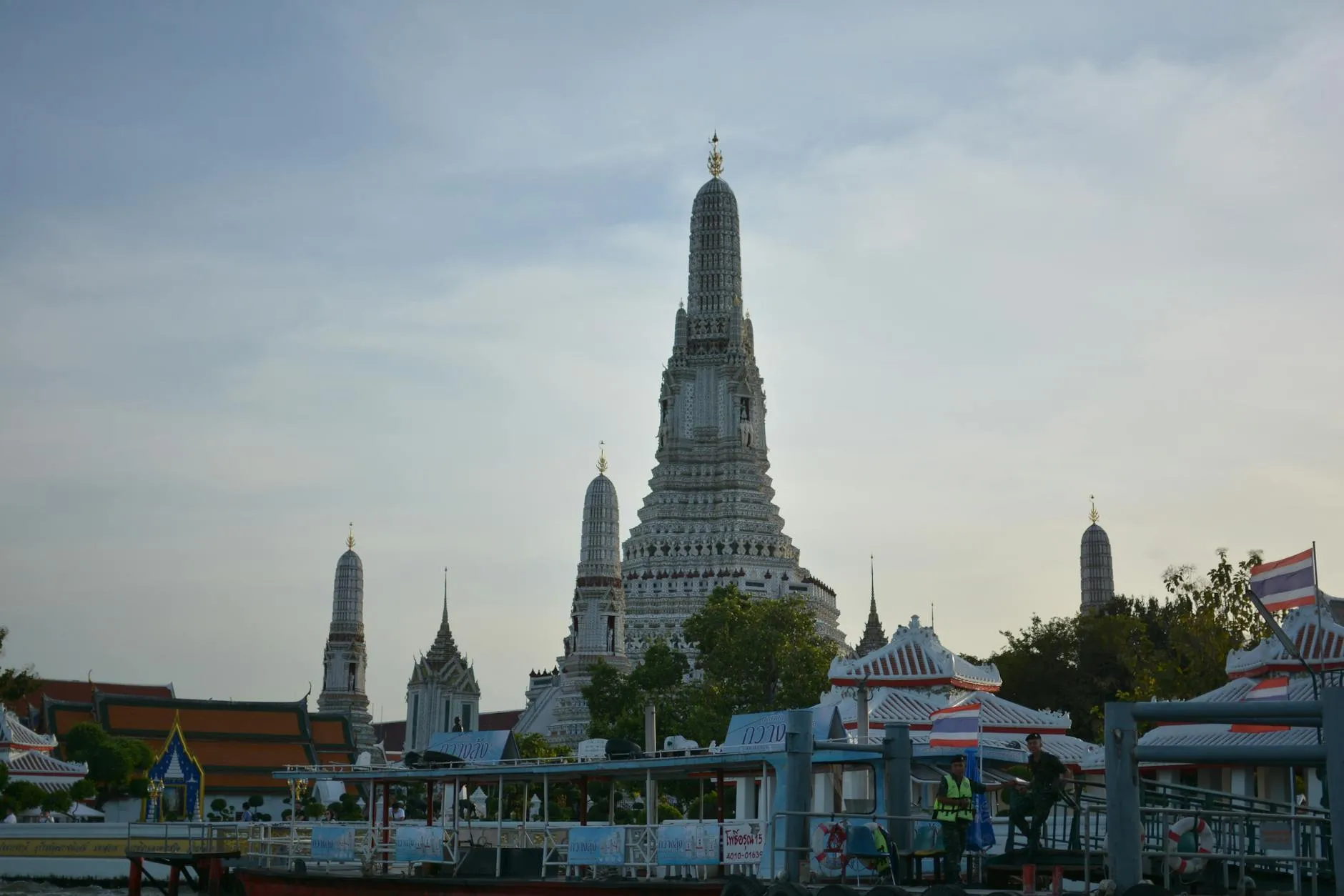 Bangkok, Thailand — Wat Arun / Chao Phraya river