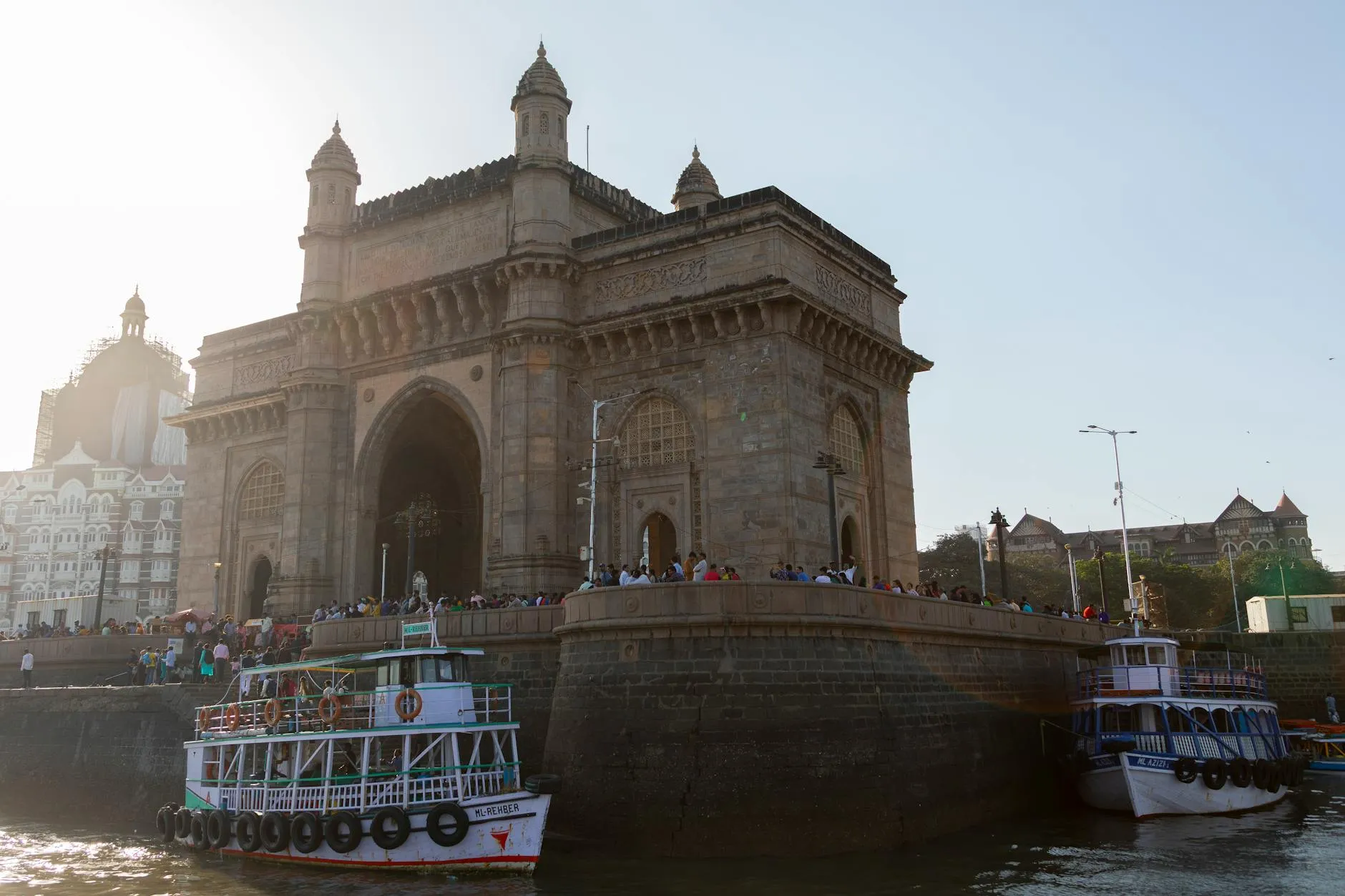 Mumbai, India — Gateway of India & skyline