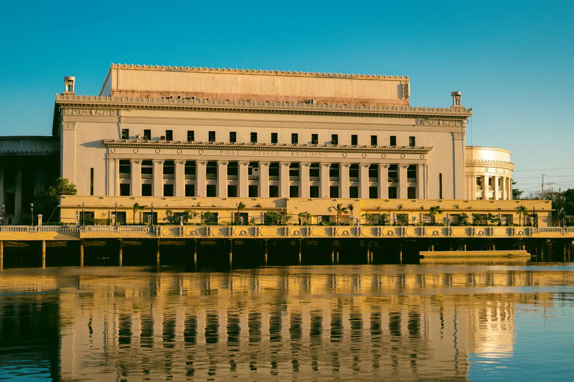 capture of the iconic manila post office, refl