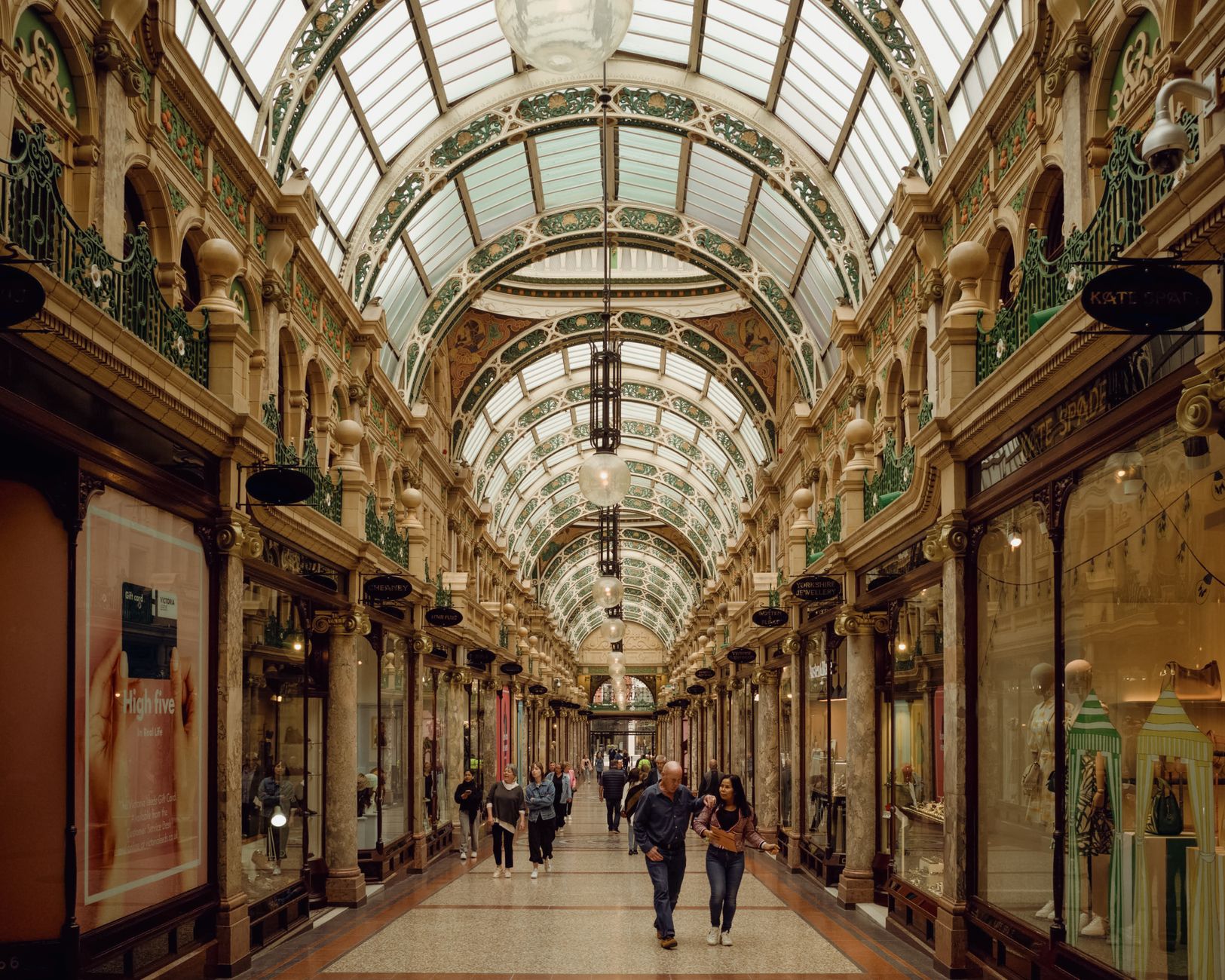 Leeds — Stunning Victorian architecture with arched glass ceiling in a bustling Leeds arcade.