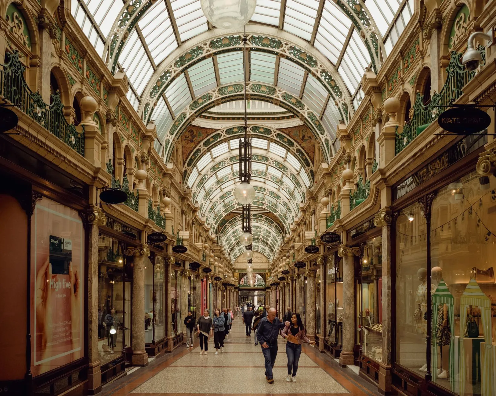 Leeds — Stunning Victorian architecture with arched glass ceiling in a bustling Leeds arcade.