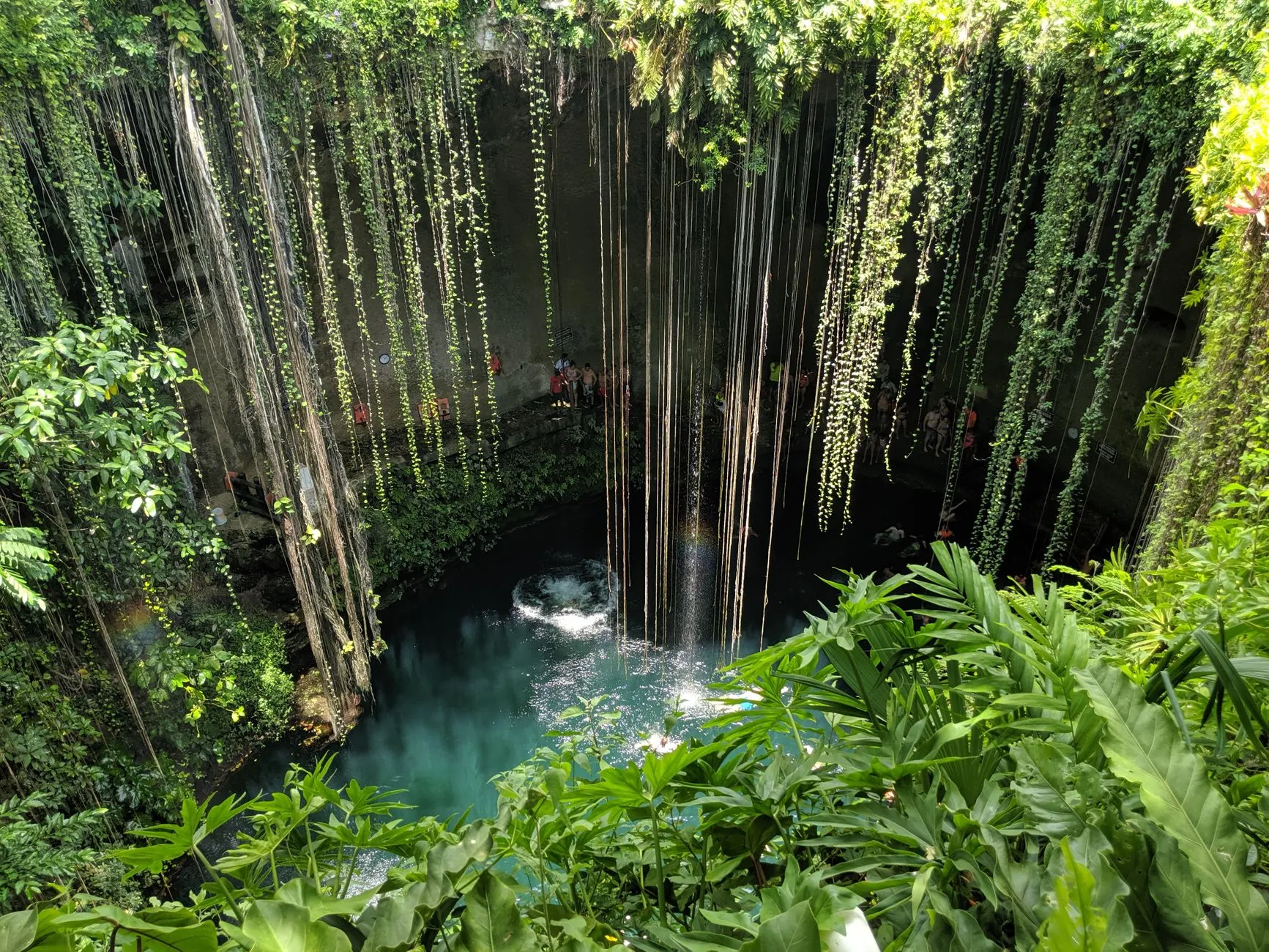 Mexico — Beautiful view of Cenote Ik Kil surrounded by lush greenery in Yucatan, Mexico.