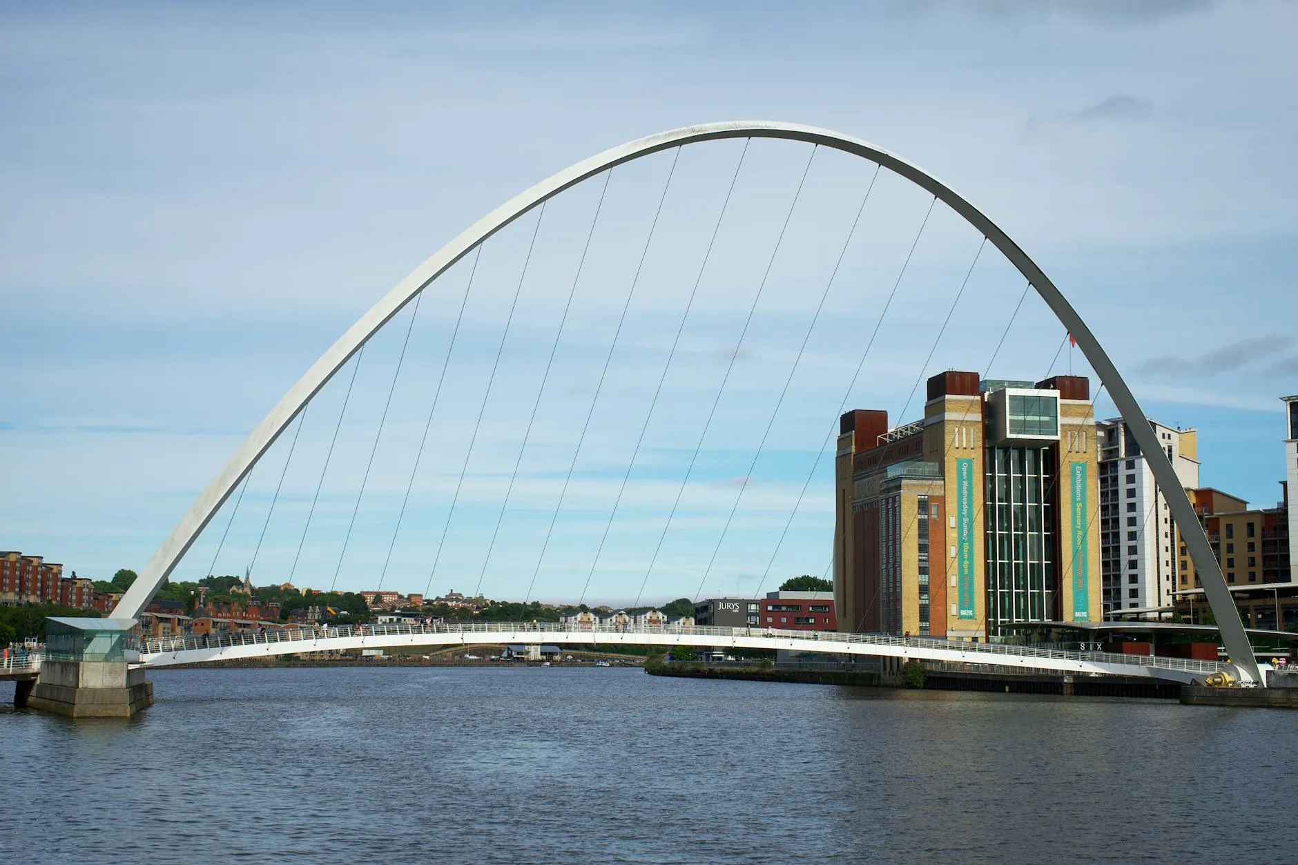 Newcastle — Iconic Gateshead Millennium Bridge spanning the River Tyne in Newcastle upon Tyne, England.