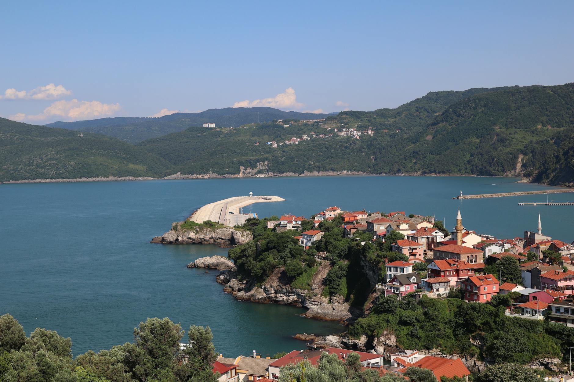 Black Sea Coast, Türkiye — Picturesque town of Amasra overlooking the Black Sea with vivid landscapes in summer.