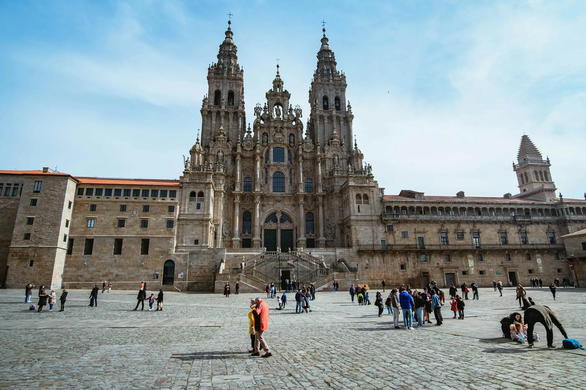 Santiago de Compostela, Spain — Stunning view of Santiago de Compostela Cathedral with people enjoying the sunlit plaza.