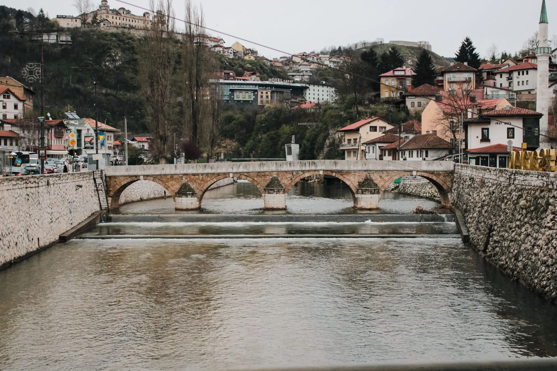 Sarajevo, Bosnia and Herzegovina — Scenic view of a historic stone bridge over the Miljacka River in Sarajevo, Bosnia and Herzegovina.