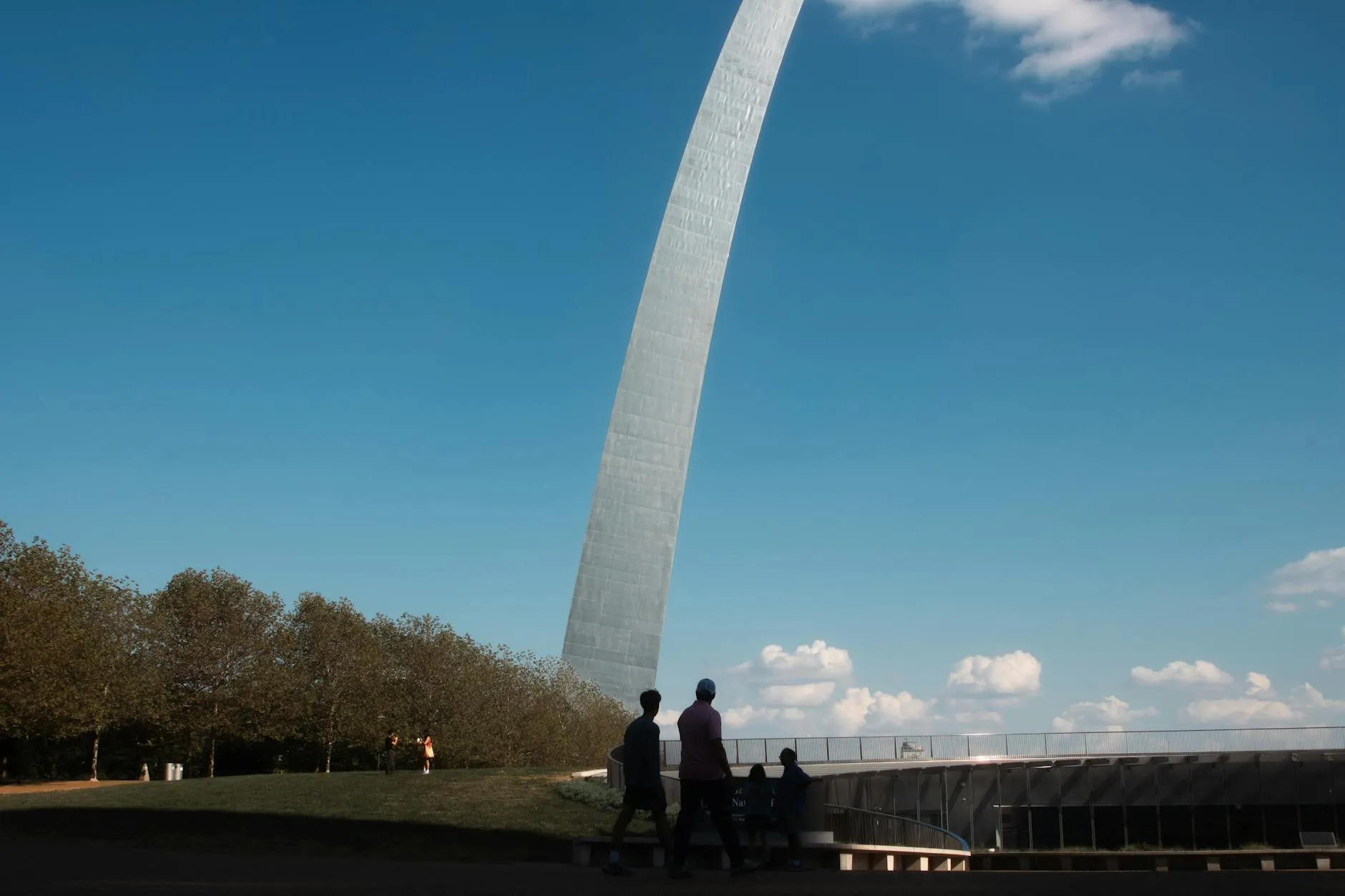 St. Louis, USA — Tourists enjoy an outdoor view of the Gateway Arch in sunny St. Louis, Missouri.