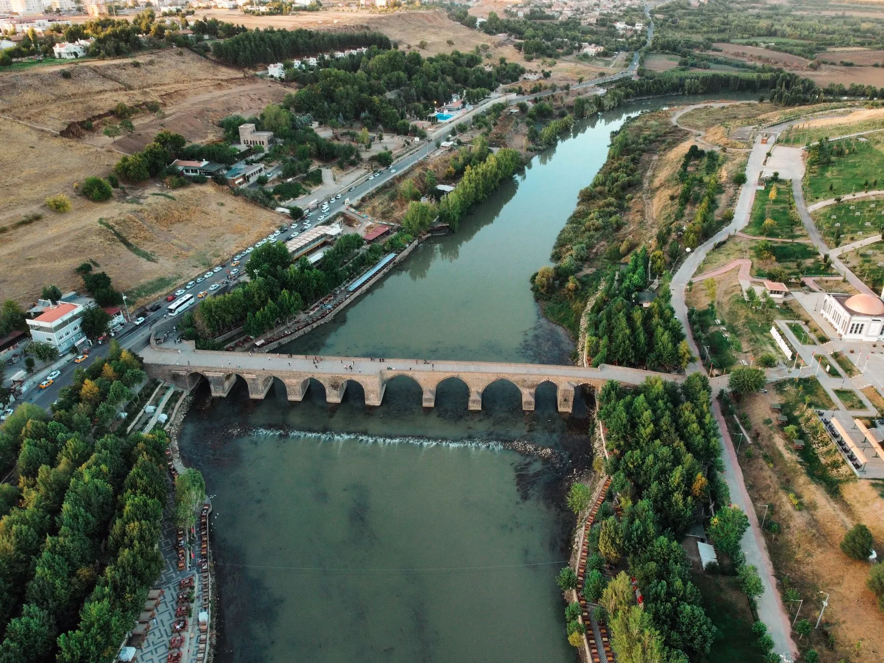 Diyarbakır, Türkiye — Drone photo of the On Gözlü Bridge spanning the Tigris River in Diyarbakır, Türkiye.