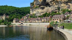 Bergerac Dordogne Périgord (EGC) Airport Guide 2026 — Arrange The Car First