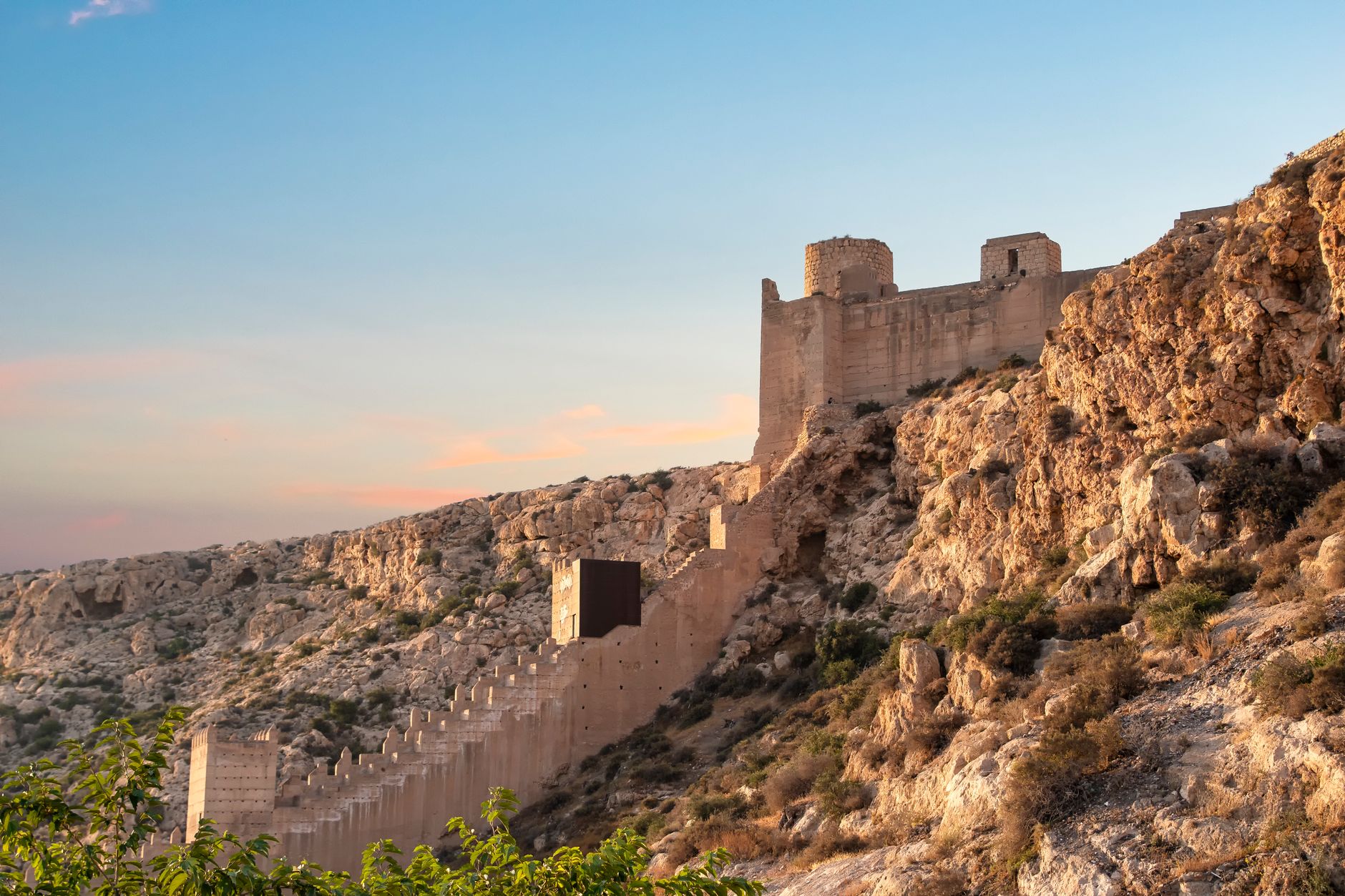 Almeria, Spain — Scenic view of Alcazaba fortress on a cliff during sunset in Almería, Spain.